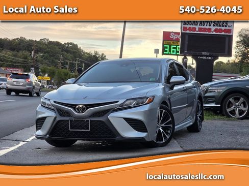 Used 2018 Toyota Camry SE image 1