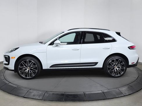 Certified 2026 Porsche Macan AWD/4WD image 2
