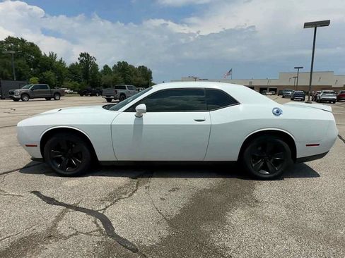 Used 2019 Dodge Challenger SXT RWD image 5