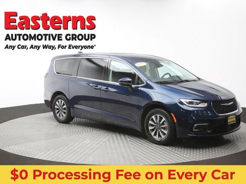 Used 2023 Chrysler Pacifica Touring-L FWD image 51