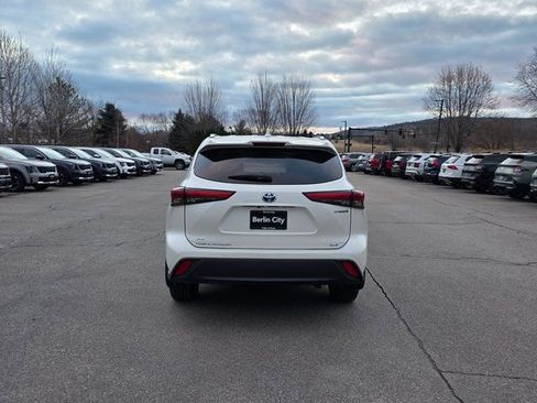 Used 2021 Toyota Highlander XLE image 7