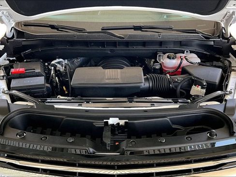 New 2026 Chevrolet Suburban LT AWD/4WD image 9