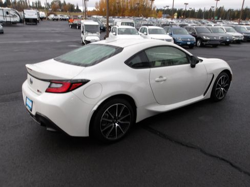 Used 2024 Toyota GR86 image 5