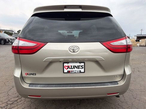 Used 2015 Toyota Sienna LE image 4