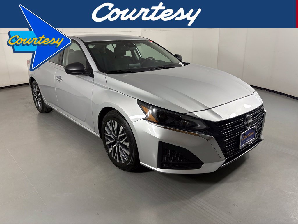 Used 2024 Nissan Altima 2.5 SV FWD image 1
