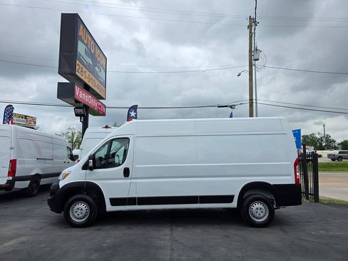 Used 2025 RAM ProMaster 3500 w/ Convenience Group FWD image 4