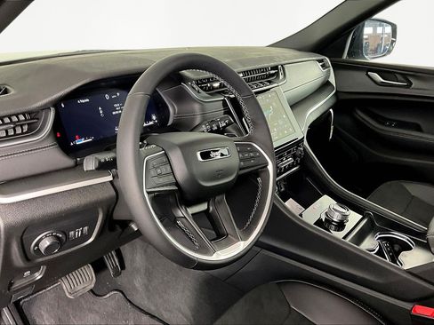 New 2025 Jeep Grand Cherokee L Altitude AWD/4WD image 16
