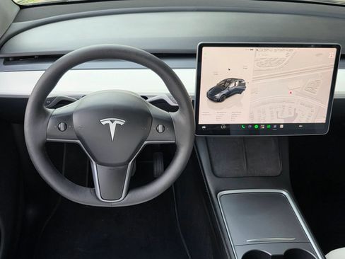 Used 2024 Tesla Model Y Long Range AWD/4WD image 15