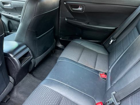 Used 2015 Toyota Camry SE image 5