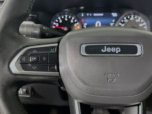Used 2024 Jeep Compass Latitude AWD/4WD image 18