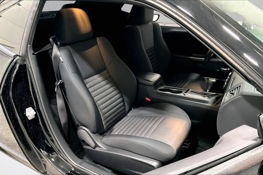 Used 2014 Dodge Challenger R/T RWD image 24
