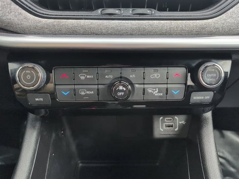 Used 2023 Jeep Compass Latitude w/ Convenience Group image 31