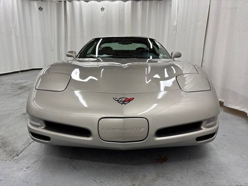 Used 2001 Chevrolet Corvette Coupe w/ Preferred Equipment Group1 image 8
