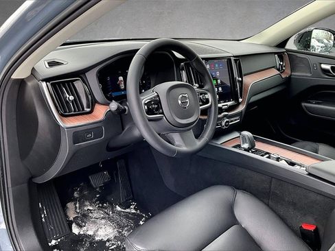 Used 2023 Volvo XC60 B5 Plus w/ Protection Package Premier image 16