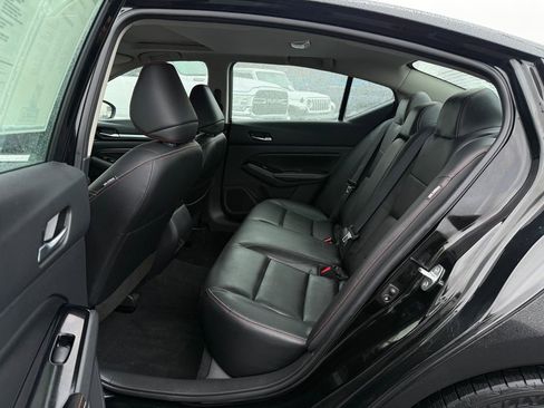 Used 2023 Nissan Altima 2.5 SR w/ SR Premium Package image 18