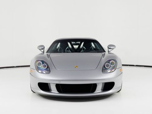 Used 2004 Porsche Carrera GT RWD image 10