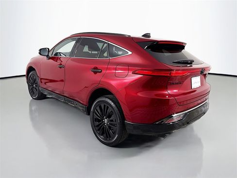 Used 2023 Toyota Venza XLE image 3