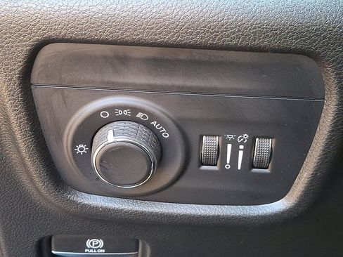 Certified 2023 Jeep Grand Cherokee Laredo w/ Luxury Tech Group I image 25