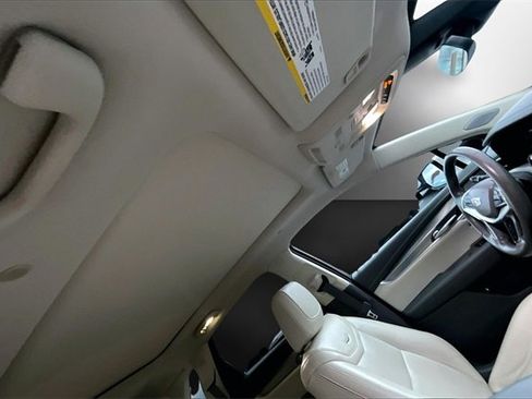 Used 2021 Cadillac XT5 Premium Luxury image 16