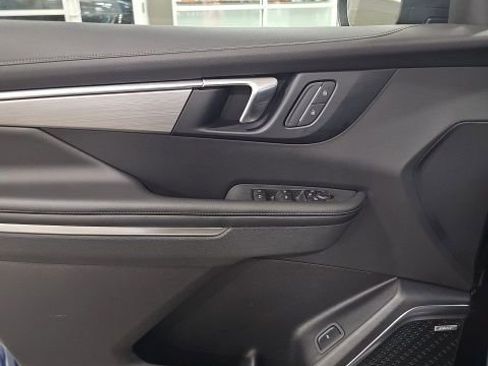 Used 2025 Buick Enclave Preferred image 13