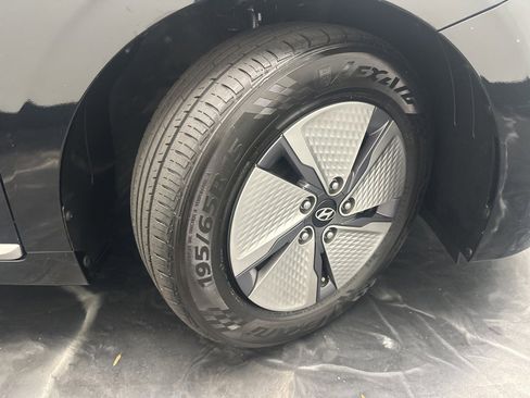 Used 2022 Hyundai Ioniq SE image 32