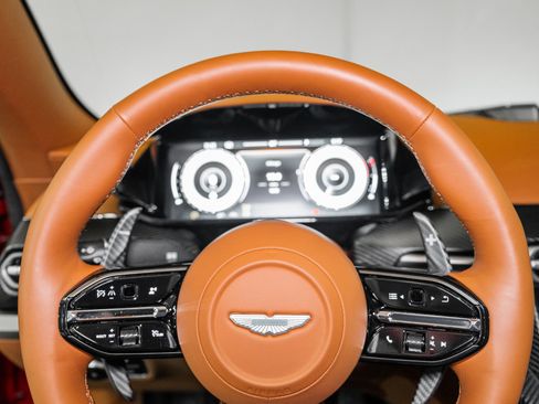 Used 2025 Aston Martin Vanquish image 10