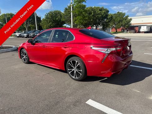 Used 2020 Toyota Camry SE FWD image 3