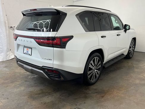 Used 2022 Lexus LX 600 4WD w/ Appearance Package image 4