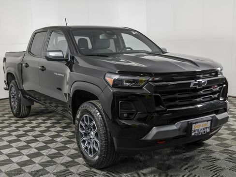 Used 2025 Chevrolet Colorado Z71 AWD/4WD image 12