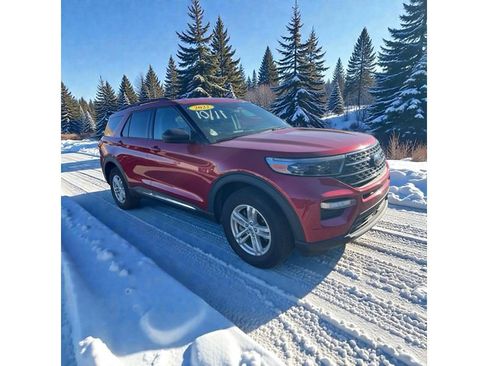 Used 2022 Ford Explorer XLT w/ Equipment Group 202A image 3