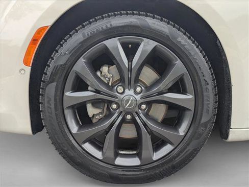 Used 2019 Chrysler Pacifica Touring-L Plus w/ Advanced Safetytec Group image 24