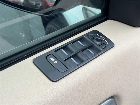 Used 2017 Land Rover Discovery Sport HSE image 31