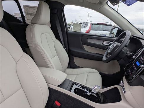 New 2026 Volvo XC40 B4 Plus w/ Climate Package image 14