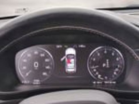 Used 2021 Volvo XC40 T5 R-Design image 22