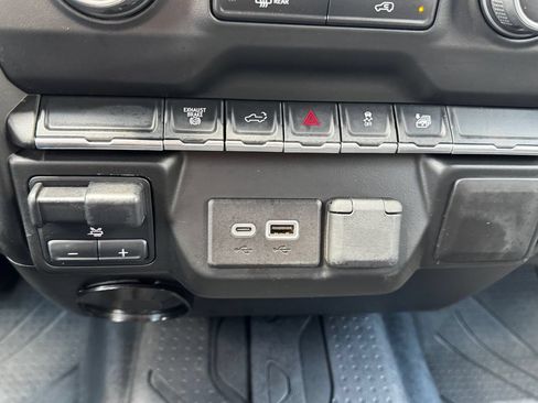 Used 2022 Chevrolet Silverado 2500 Custom w/ Custom Value Package AWD/4WD image 20
