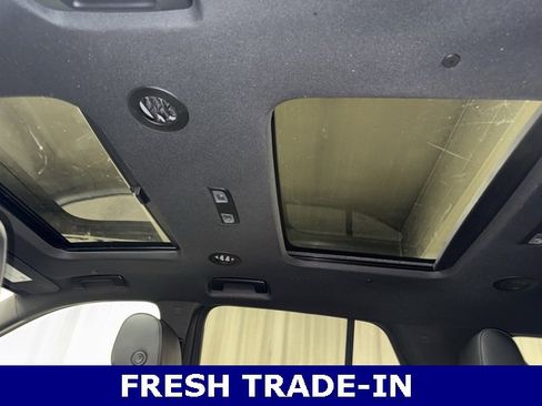 Used 2022 Chevrolet Traverse RS image 17