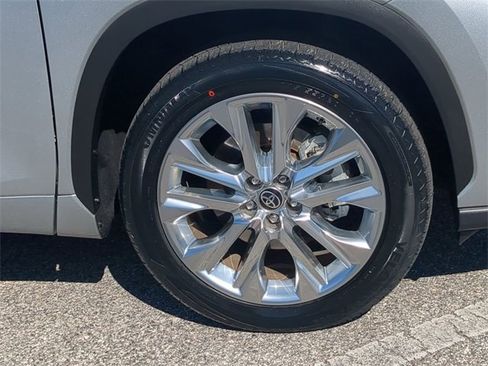 Used 2022 Toyota Highlander Limited image 11