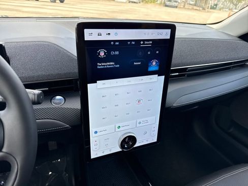 Certified 2025 Ford Mustang Mach-E Premium image 18