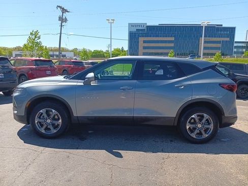 Used 2025 Chevrolet Blazer LT AWD/4WD image 2