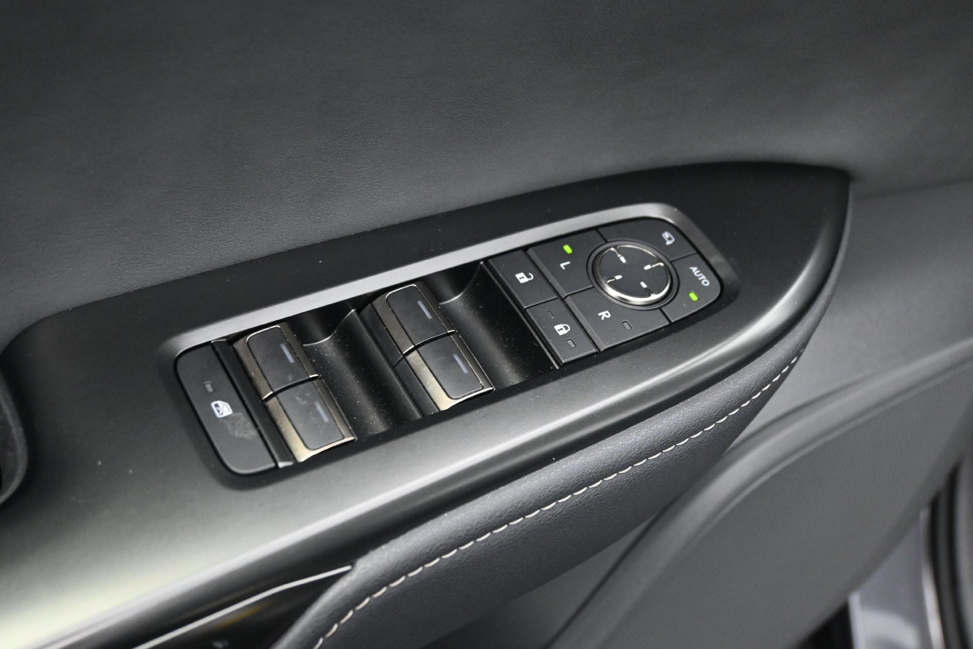 Used 2025 Lexus RZ 300e w/ Accessory Package (2T) FWD image 19