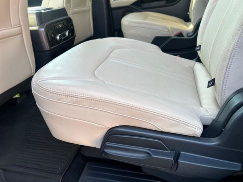 Used 2024 Ford Expedition Max Platinum AWD/4WD image 8