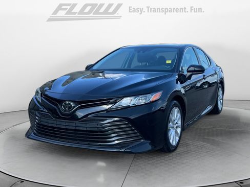 Used 2019 Toyota Camry LE FWD image 3