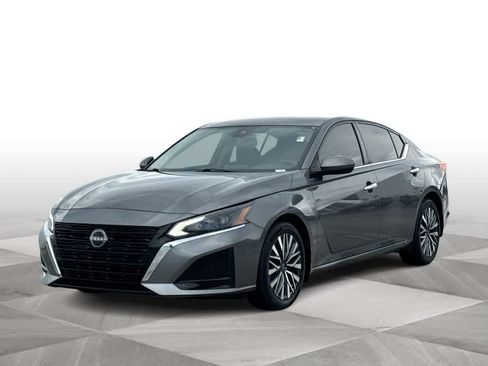 Used 2023 Nissan Altima 2.5 SV FWD image 4