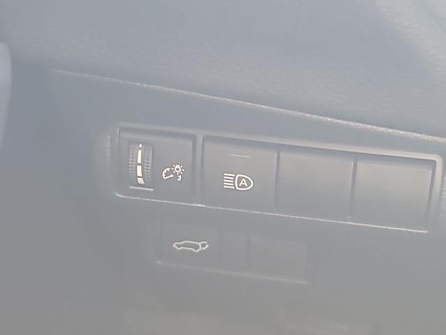 Used 2024 Toyota Corolla Cross XLE w/ Convenience Package FWD image 17