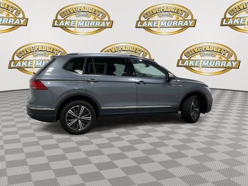 Used 2024 Volkswagen Tiguan SE FWD image 3