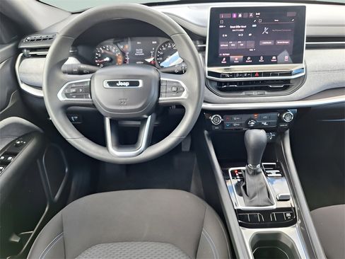 Used 2023 Jeep Compass Sport image 9