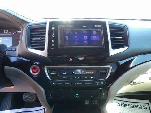 Used 2016 Honda Pilot Touring image 20