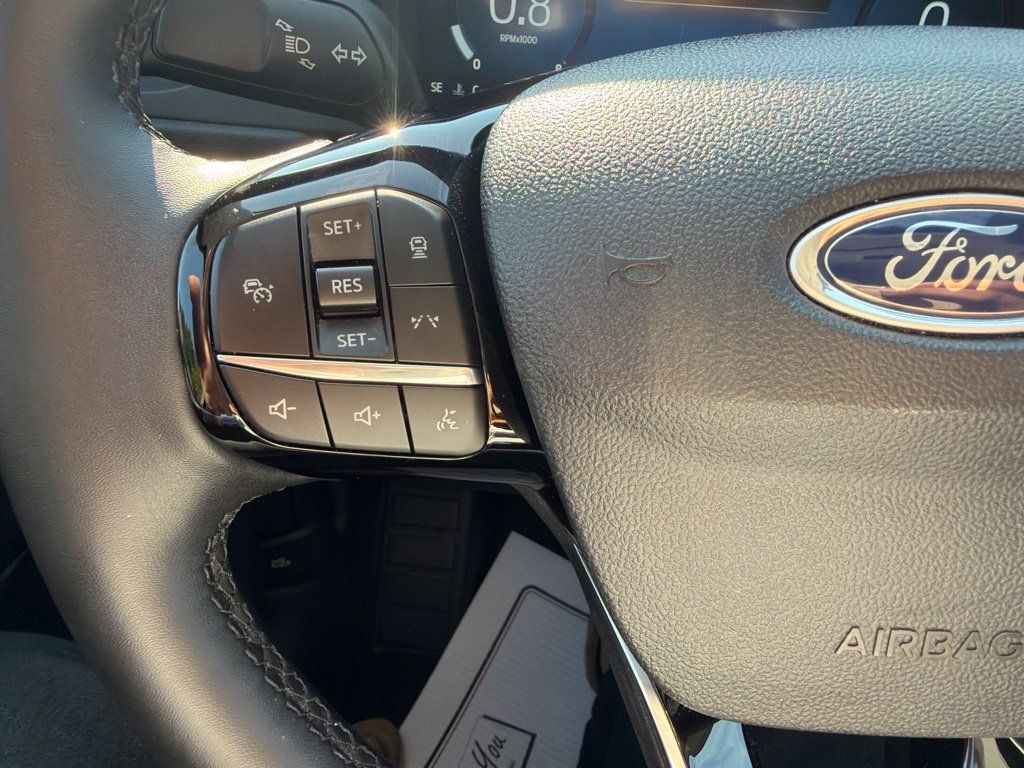 Used 2025 Ford Escape Platinum AWD/4WD image 23