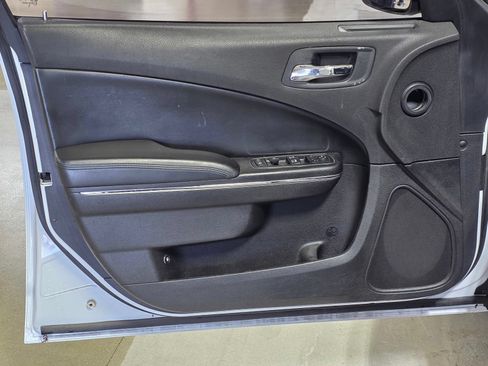 Used 2011 Dodge Charger SE RWD image 12