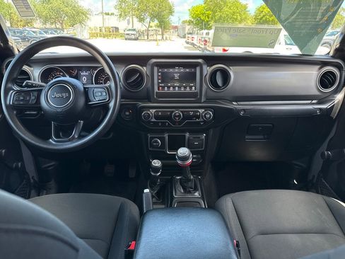 Used 2022 Jeep Gladiator Sport image 6